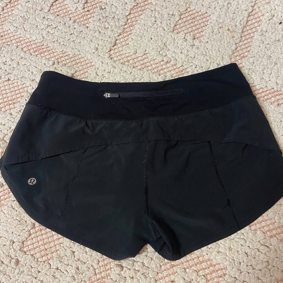 lulu lemon speed up shorts 2.5” size 4 - Picture 2 of 3